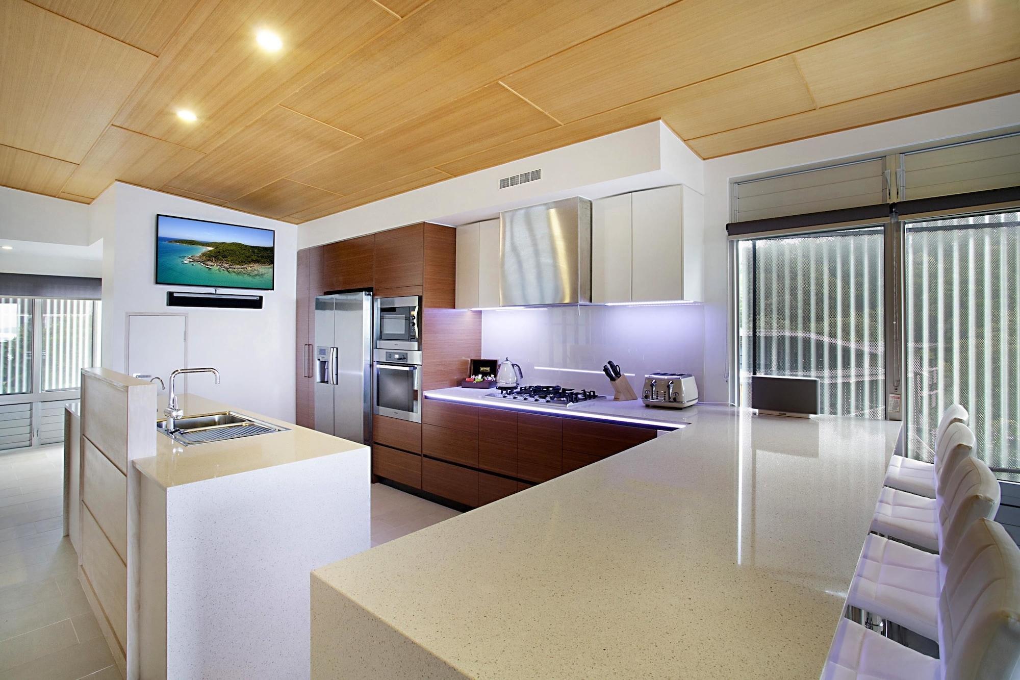 ペッパーズ ヌーサ リゾート&ヴィラズ ヌーサヘッズ エクステリア 写真 A modern Australian kitchen
