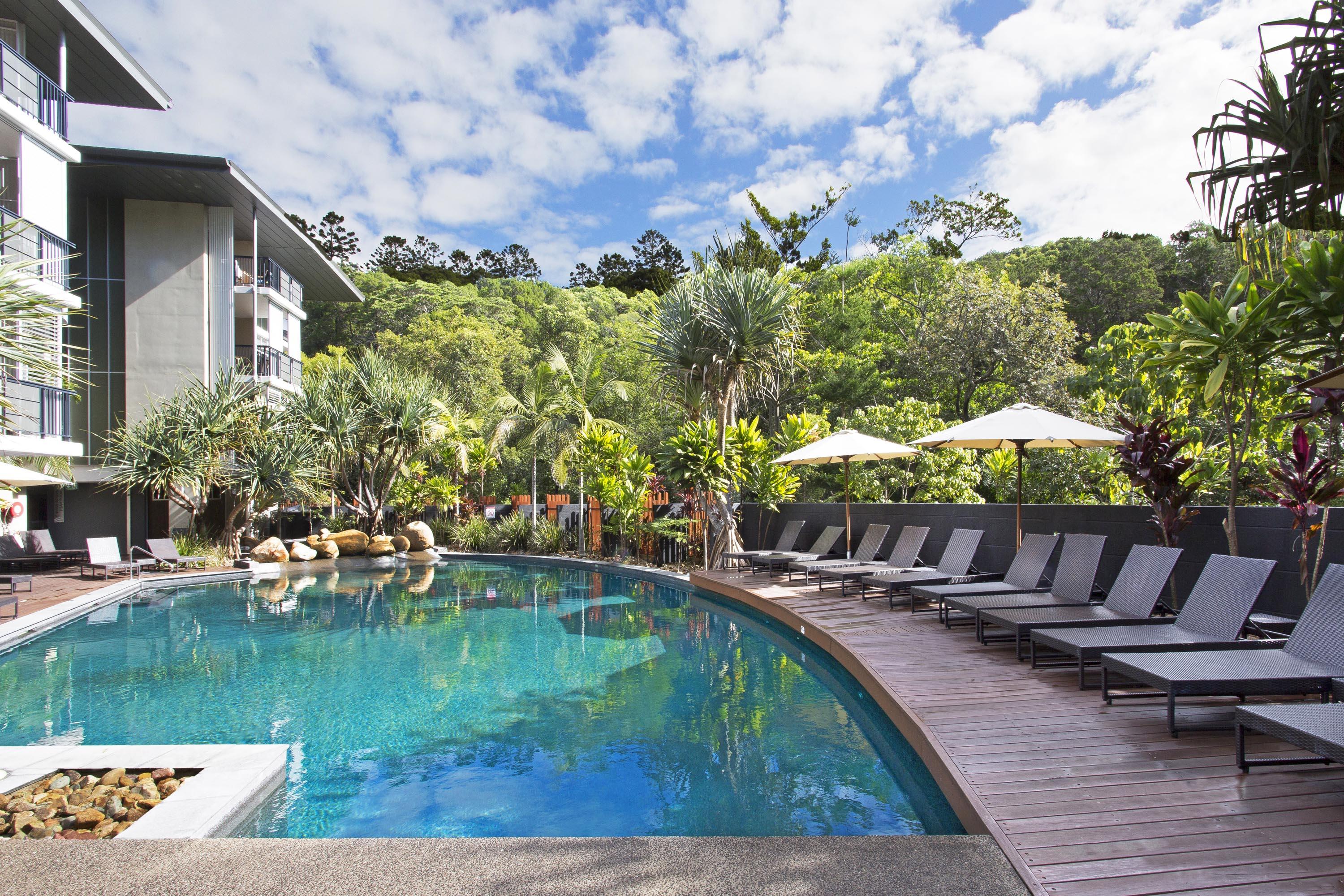 ペッパーズ ヌーサ リゾート&ヴィラズ ヌーサヘッズ エクステリア 写真 The swimming pool at the resort