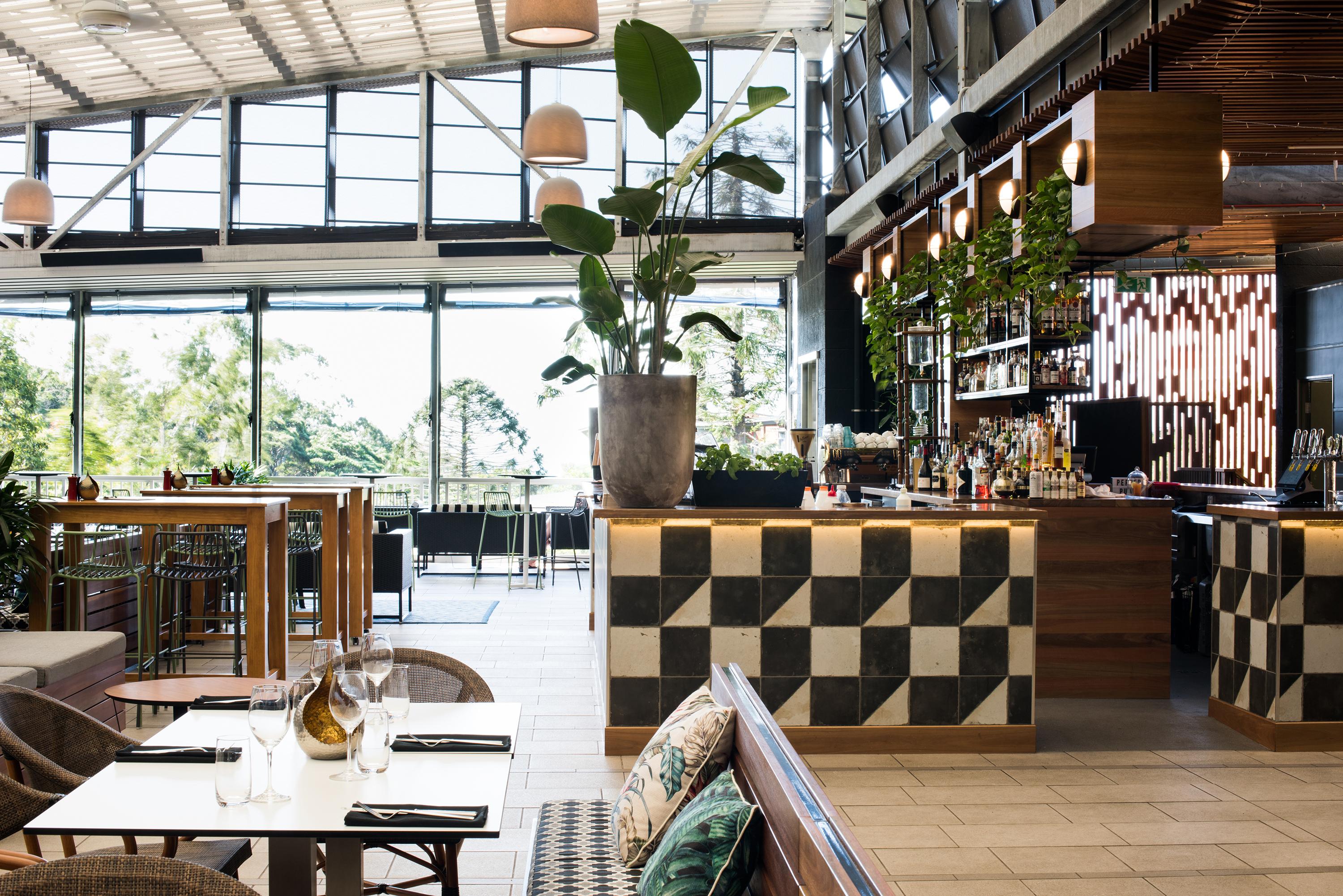 ペッパーズ ヌーサ リゾート&ヴィラズ ヌーサヘッズ エクステリア 写真 The interior of the restaurant