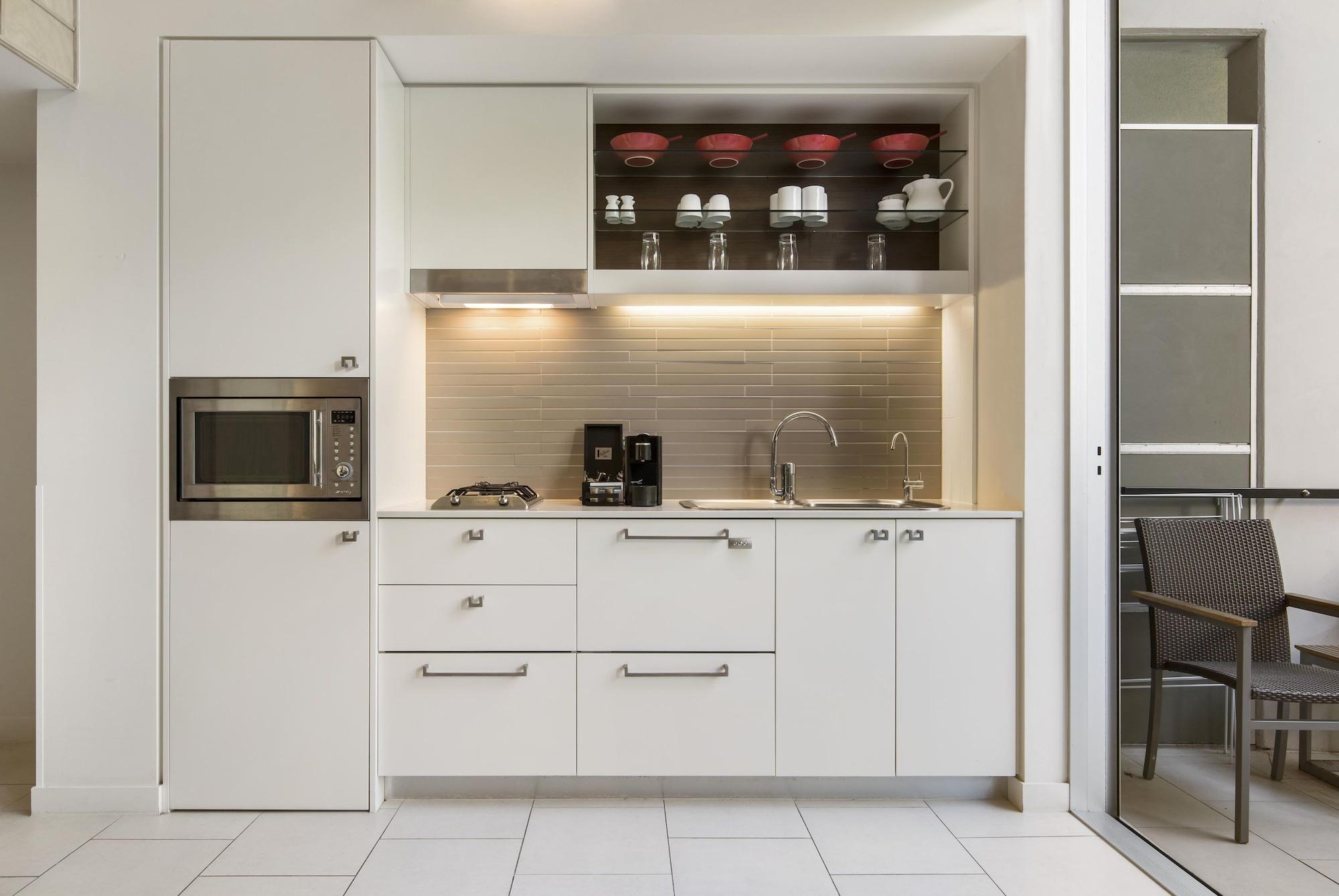 ペッパーズ ヌーサ リゾート&ヴィラズ ヌーサヘッズ エクステリア 写真 A small kitchen