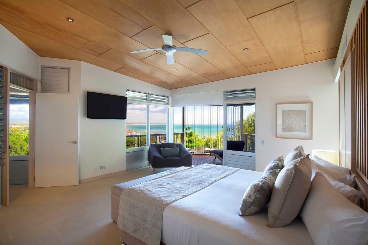 ペッパーズ ヌーサ リゾート&ヴィラズ ヌーサヘッズ エクステリア 写真 A bedroom at the InterContinental Fiji Resort & Spa